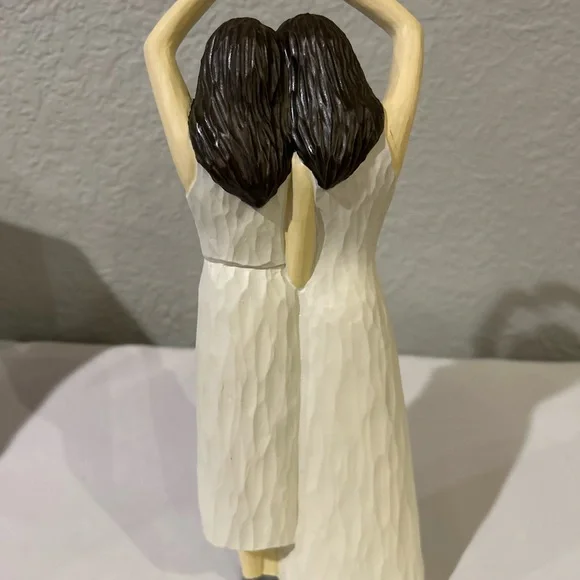 Sculpted Sisters Figurine - Picture 5 of 6